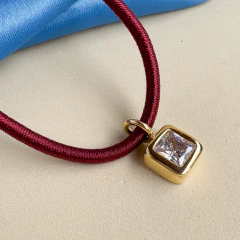 Colar Linea Piazza - Vinho com pingente Quadrado e Zirconia Ouro - loja online