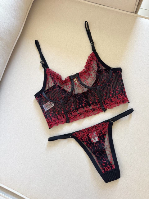 Conjunto de Tule Gabi Preto com Vermelho Floral - G