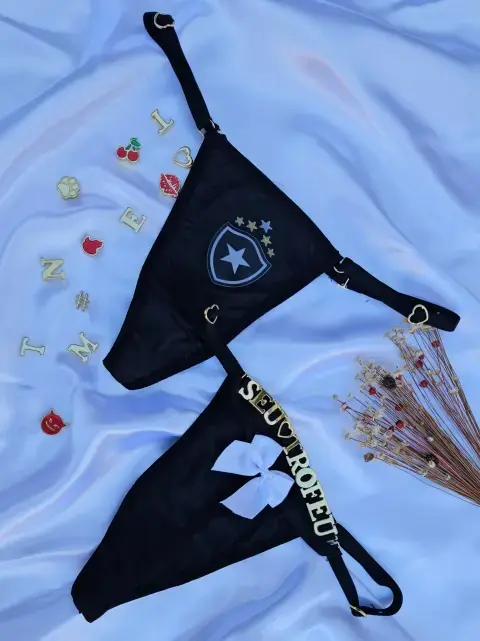Calcinha Fio Secretaria Personalizável Preta Laço Time (Não Inclui as Letras) Veste até 46