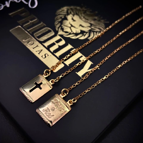 ESCAPULÁRIO TIJOLINHO 1mm CRUZ VAZADA/DEUS É FIEL 70cm - BANHADO A OURO 18k - comprar online