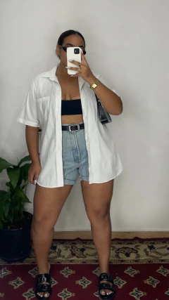 Camisa branca na internet