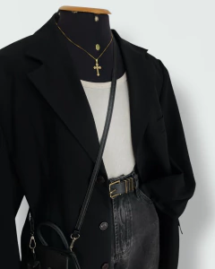 Blazer preto na internet