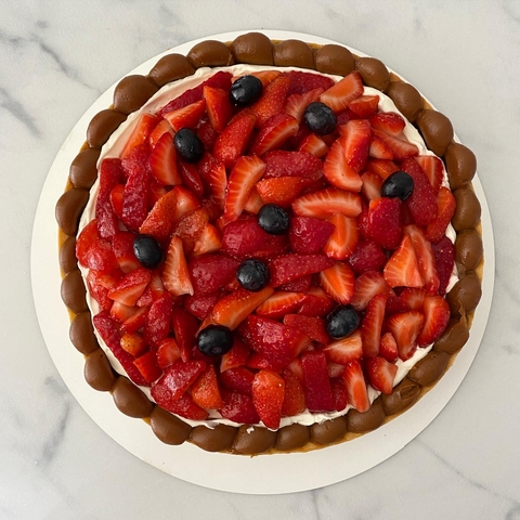 Tarta de Frutillas con dulce de leche y crema
