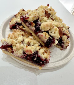 Cuadrado de crumble de frutos rojos - Panttini Pastelería