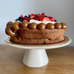 Marquise de chocolate con ddl, crema y frutos rojos