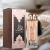 o Guizz Perfumes, o nome Durrat Al Aroos significa "Pérola" e "O encanto de noiva", traduzindo perfeitamente a essência dessa fragrância: feminilidade e elegância.