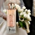 Na Guizz Perfumes, o Durrat Al Aroos, conhecido como o perfume da noiva, encanta com sua mistura delicada e refinada de orquídea, baunilha, cumaru e notas de almíscar, combinadas com os aromas ousados do sândalo e do âmbar, resultando em uma fragrância se