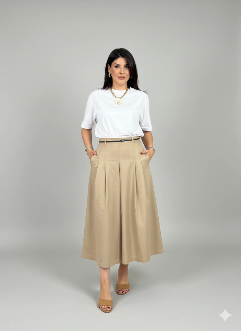 Calça em Alfaiataria Pantacour com Cinto Fino de Couro