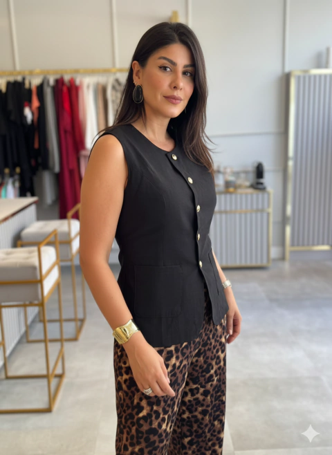 Colete em Alfaiataria com Bolsos e Botões Dourados com Regulador Traseiro