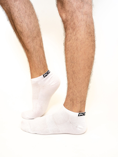 MEDIAS SOQUETES RUNNING CALADA CON LOGO EN TALÓN ART 562 - comprar online