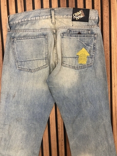Calça jeans criminal 38 na internet