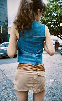 Colete upcycling levis na internet