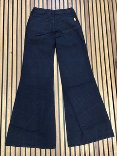 Calça Triton flare Carla 38 na internet