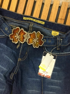 Calça Triton flare Mariana 38 na internet