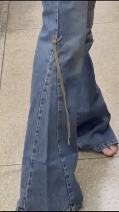 calça jeans triton Amanda na internet