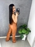 Calça pantalona com botões encapados no couro sintético - loja online