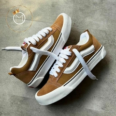VANS KNU