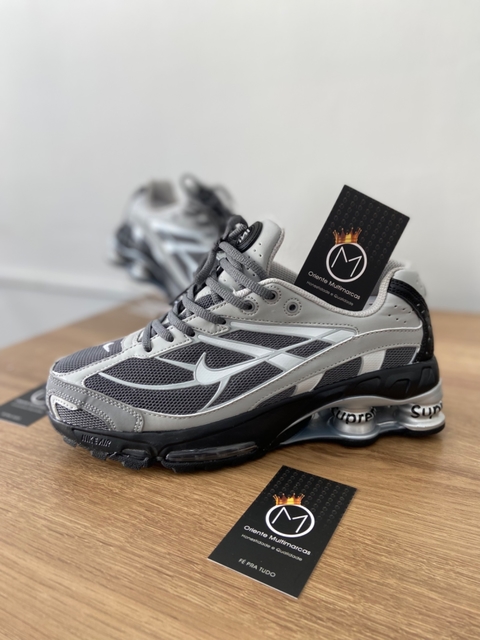 NIKE SHOX SUPREME - Cinza & Preto