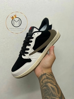 DUNK TRAVIS SCOTT