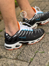 AIR MAX TN - PRETO C/ LARANJA E AZUL
