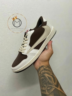 DUNK TRAVIS SCOTT
