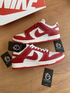 DUNK LOW - Branco & Vermelho - Oriente Multimarcas
