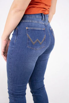 Imagem do Calça Wrangler Feminina Country Bordada No Bolso 09mwzib32 - Azul - 46