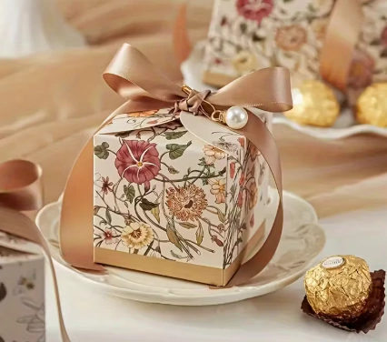 CAJA DE DULCES DESCARTABLE C/ CINTA Y PERLA - comprar online