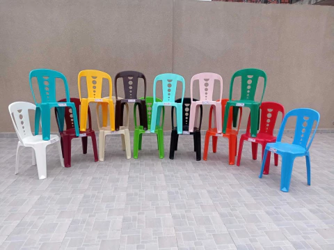 SILLAS DE PLÁSTICO