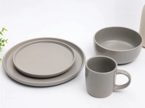 JUEGO DE VAJILLA PLOMO 16PCS