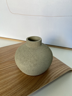 MINIVASO EM POLIRRESINA TEXTURA NATURAL
