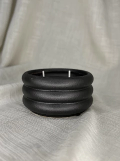 VELA COM SUPORTE EM CERAMICA PRETA G