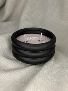 VELA COM SUPORTE EM CERAMICA PRETA G na internet