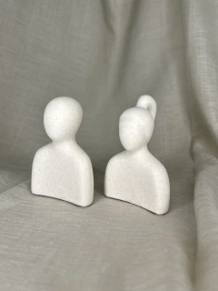 ESCULTURA MENINO DOLAMITA AREIA - comprar online