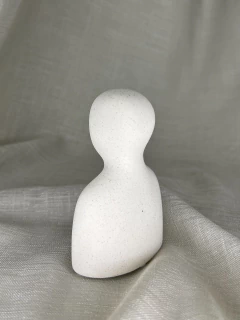 ESCULTURA MENINO DOLAMITA AREIA na internet