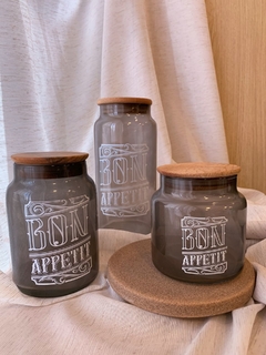 Pote Hermético "Bon Appetit" M na internet