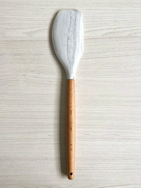 CUCHARA PLANA SILICONA SIMIL MÁRMOL CABO MADERA - comprar online