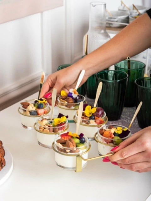 COPETINERO EN RACK METÁLICO DORADO - comprar online