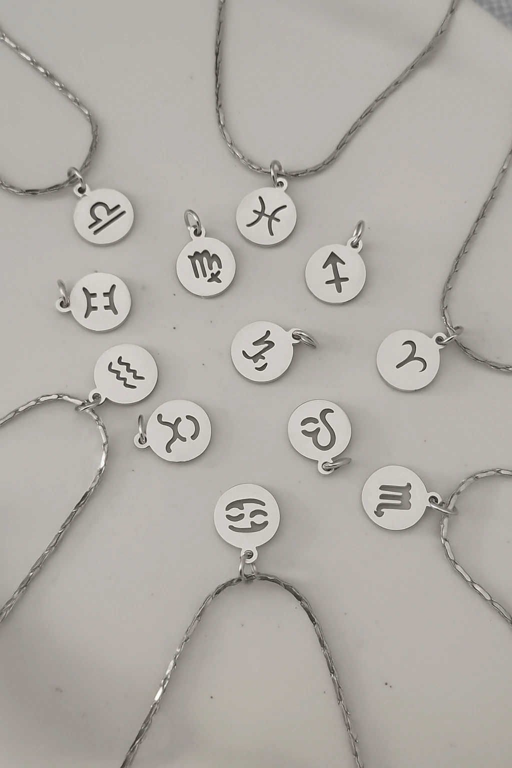 COLLAR ZODIAC PLATEADO