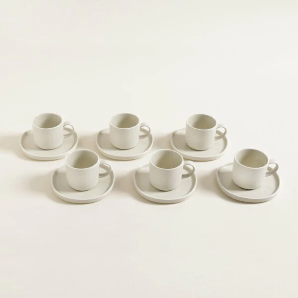 Juego de 6 tazas y platos de porcelana. 200 ml