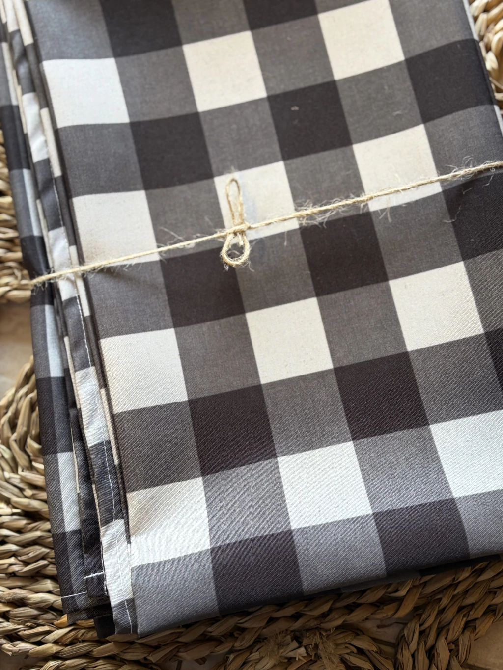 Mantel IMPERMEABLE y ANTI MANCHAS cuadrille negro y gris