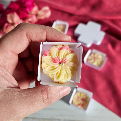 1000 (mil) forminhas 4 petalas quadrada 3,5x3,5 Branca