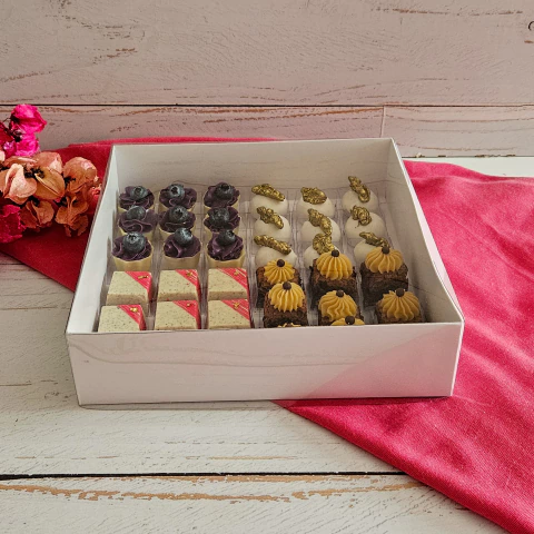 10 Caixas para Caixetas 3.5x3.5cm 36 doces - altura 6cm - Tampa Transparente - Branca - comprar online