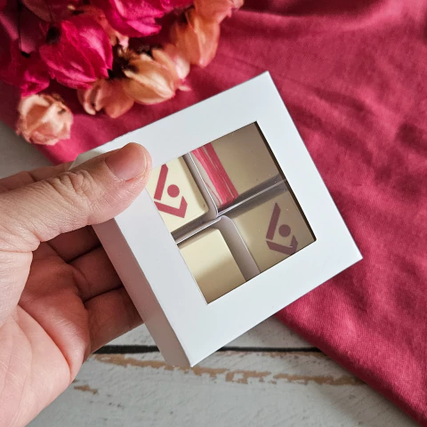 10 Caixas para 4 Doces Finos/bombons - Branca - alt 3cm - Tampa Visor - comprar online