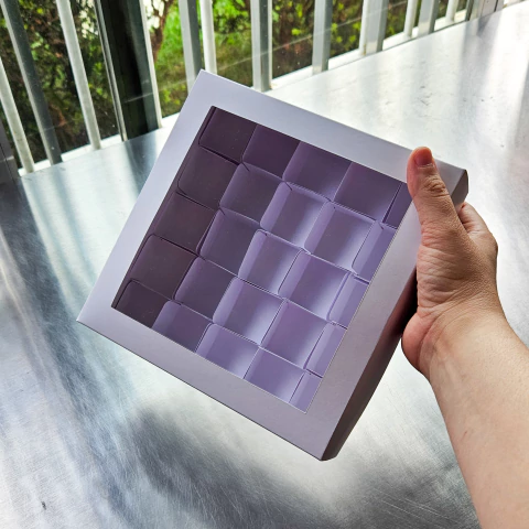 10 Caixas para Caixetas 3.5x3.5cm 25 doces - altura 5cm - Tampa Visor - Branca - comprar online