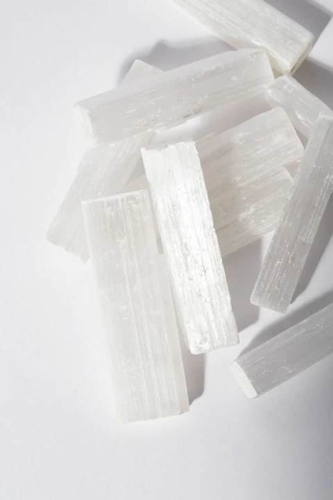 Selenita Bastão – Pedra da Limpeza Áurica, Purificação e Conexão Espiritual - comprar online