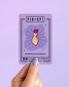 Pin Corazon de mano - comprar en línea