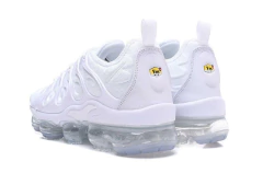 Tênis VaporMax Plus Triple White na internet