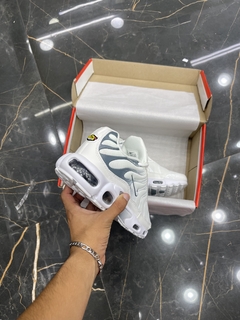 Tênis Air Max TN Plus Saul Pure Platinum Silver