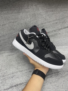 Air Jordan Preto e Cinza na internet